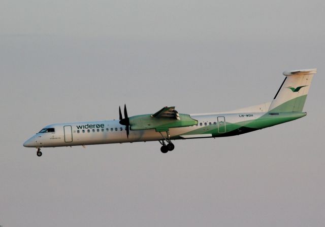 de Havilland Dash 8-400 (LN-WDH)