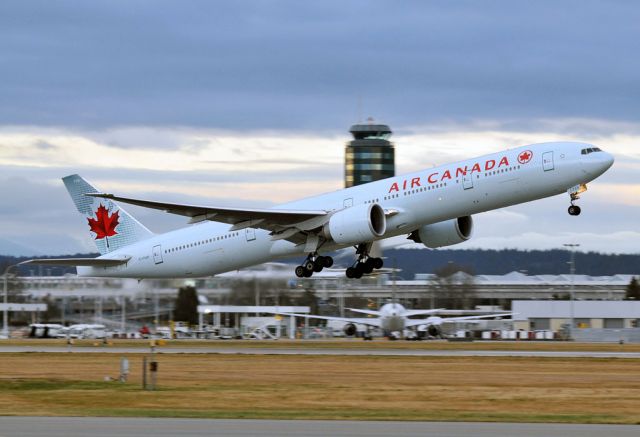 BOEING 777-300ER (C-FIUR)