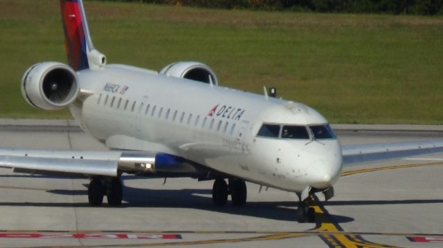 Canadair Regional Jet CRJ-700 (N669CA)