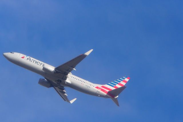 Boeing 737-700 (N985NN)