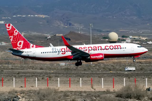 Boeing 737-800 (G-DLCH)