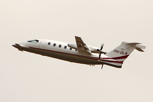 Piaggio P.180 Avanti (PH-DLN)