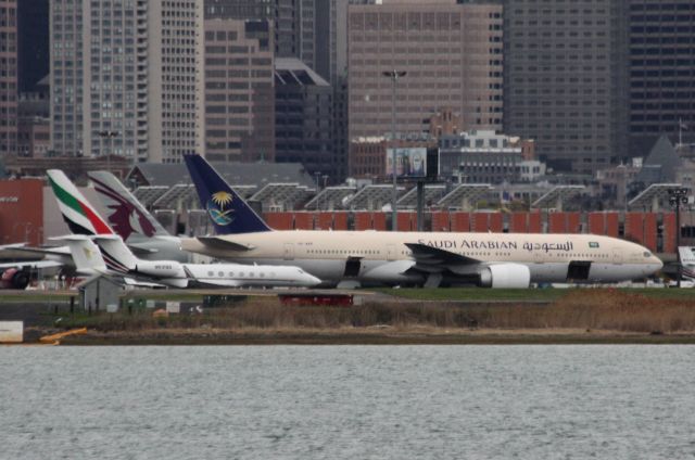 Boeing 777-200 (HZ-AKF)