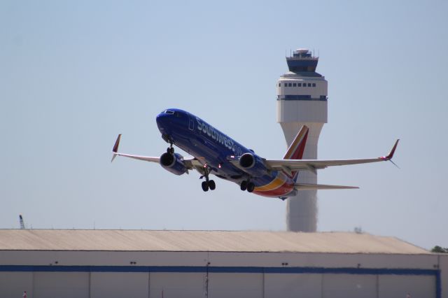 Boeing 737-800 (N8609A) - Plane Type: 2013 Boeing 737-8H4br /Route: CLT-DALbr /Airline: Southwest Airlinesbr /Livery: New Southwest Liverybr /Registration: N8609Abr /Owned By: Southwest Airlines Cobr /Runway: 36C