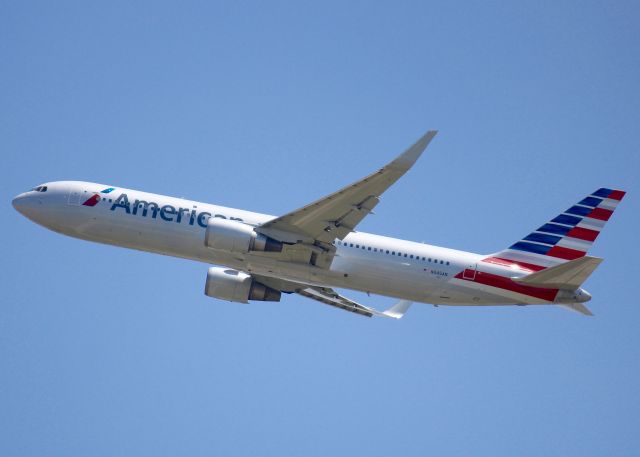 BOEING 767-300 (N345AN) - At DFW.