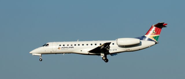 Boeing 737-800 (ZS-OTH) - Landing at FAOR