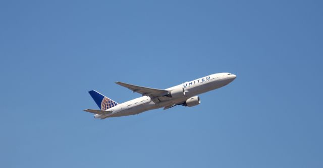 Boeing 777-200 (N788UA)