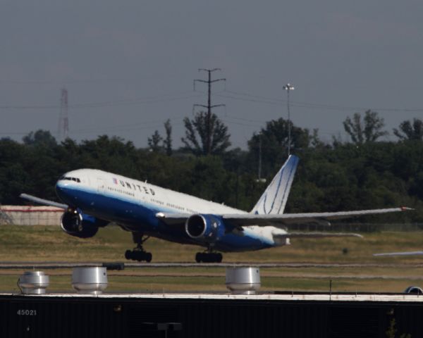 Boeing 777-200 (N777UA)