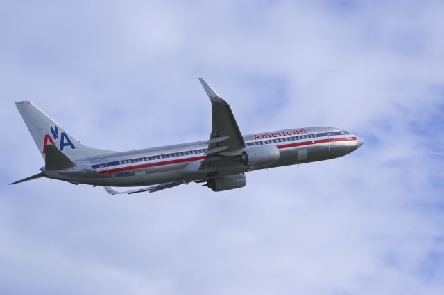 Boeing 737-700 (N881NN)