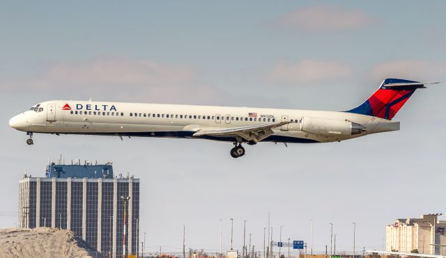 McDonnell Douglas MD-88 (N912DL)