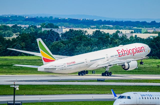 BOEING 777-300 (ET-ASK)