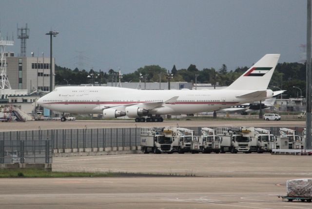 Boeing 747-400 (A6-MMM)