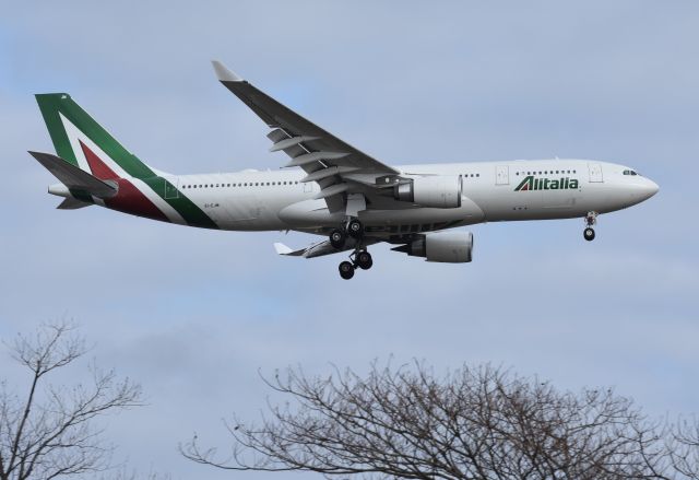 Airbus A330-200 (EI-EJM) - New livery Alitalia A332 arriving into JFK