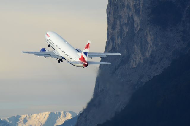 BOEING 737-400 (G-DOCT)