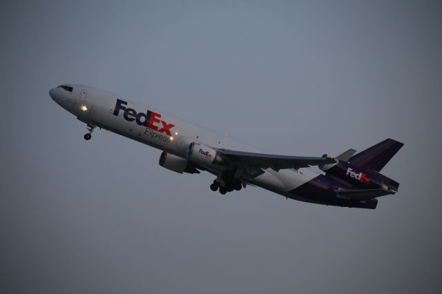 Boeing MD-11 (N585FE)