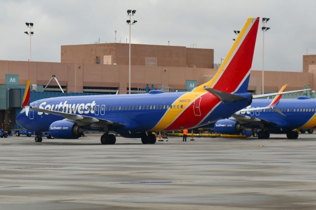 Boeing 737-800 (N8507C)