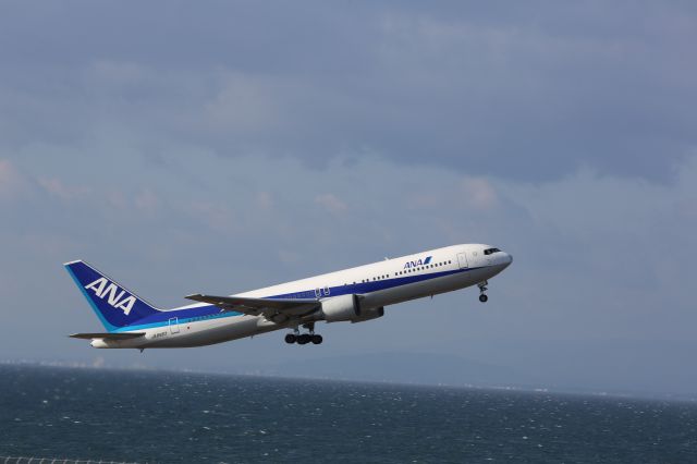 BOEING 767-300 (JA8567)