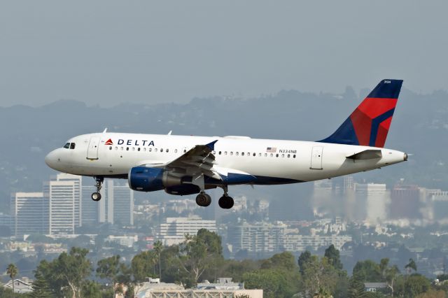 Airbus A319 (N334NB)