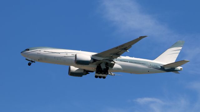 BOEING 777-200LR (VP-CAL)