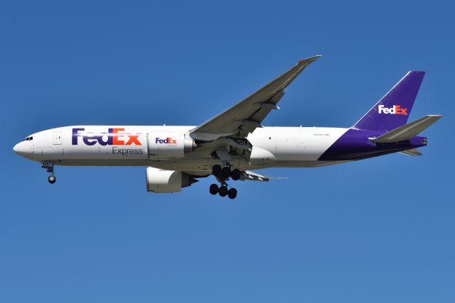 BOEING 777-200LR (N888FD) - Arriving 23-R on 08-31-22