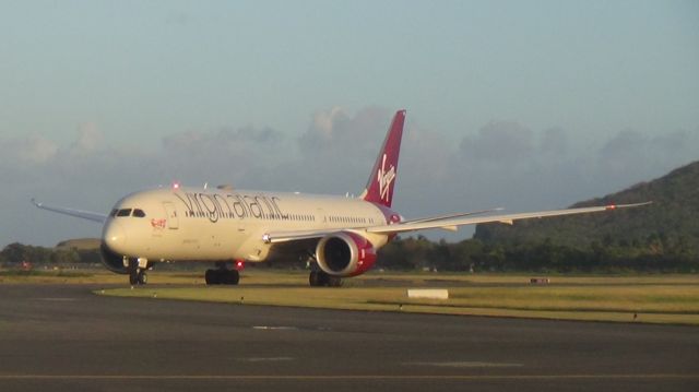 Boeing 787-9 Dreamliner (G-VOWS)