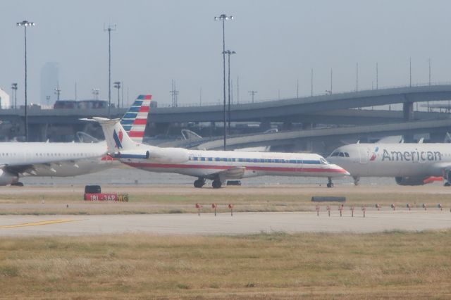 Embraer ERJ-145 (N817AE)