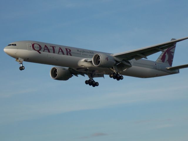 BOEING 777-300 (A7-BEG)
