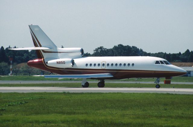 Dassault Falcon 20 (N85D) - Taxing at Narita Intl Airport on 1999/09/25