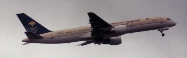 Boeing 757-200 (HZ-HMED)