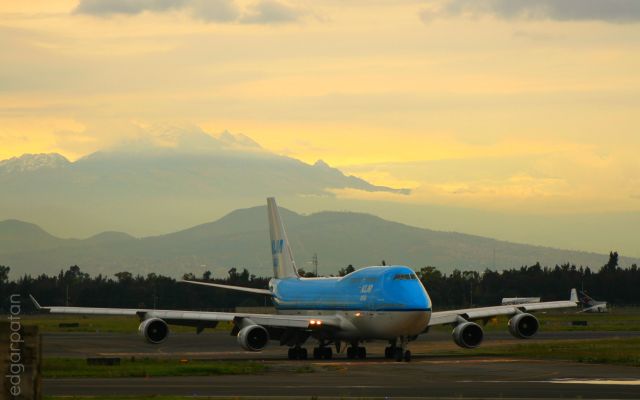 Boeing 747-400 (PH-BFM) - KLM Mexico City