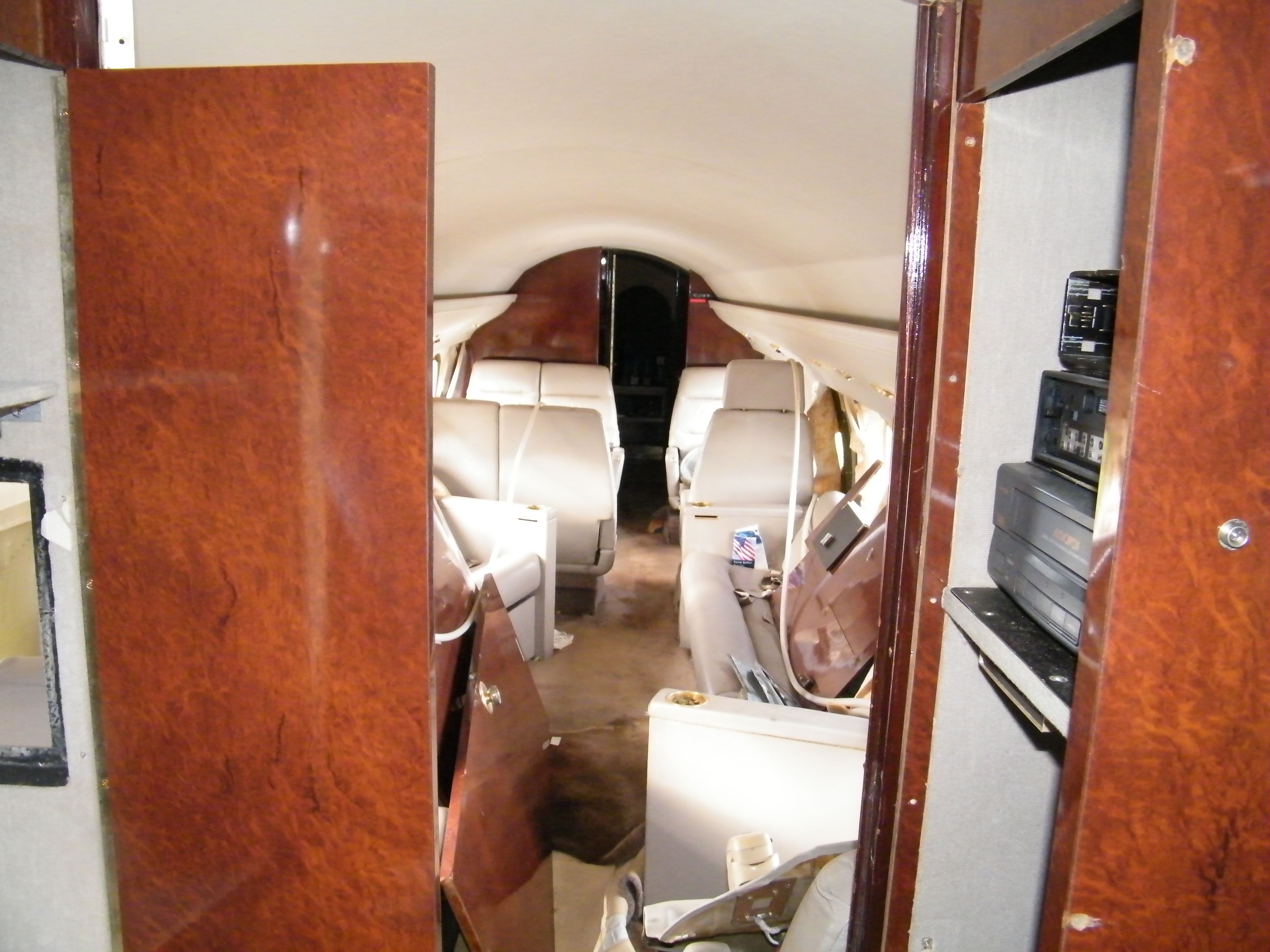 Gulfstream American Gulfstream 2 (N671LW) - Cabin is trashed.