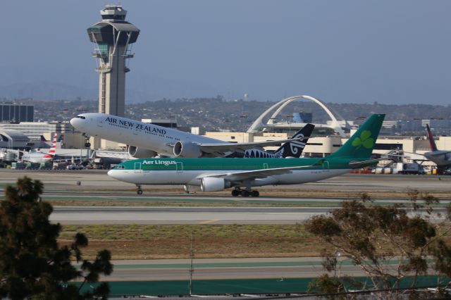 BOEING 777-300ER (ZK-OKO)