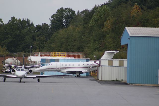 Embraer Phenom 300 (N427QS)