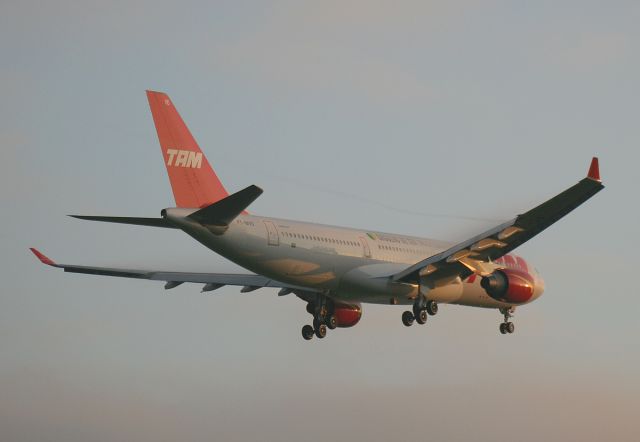Airbus A330-200 (PT-MVC)