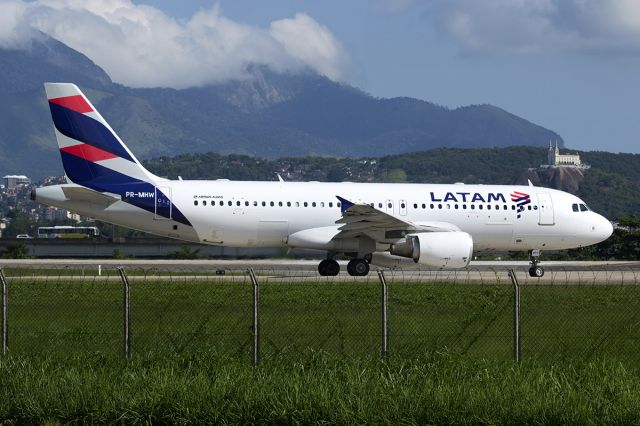 Airbus A320 (PR-MHW)
