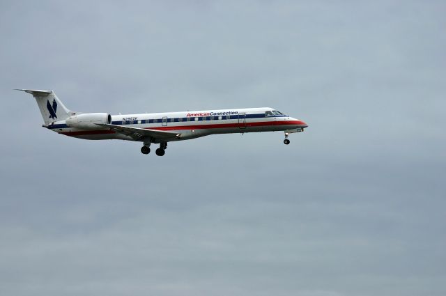 Embraer ERJ-135 (N295SK)