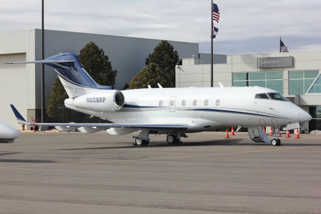 Bombardier Challenger 300 (N608RP)