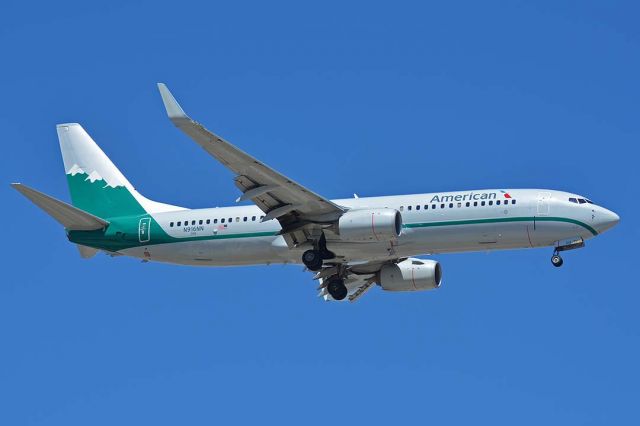 Boeing 737-800 (N916NN) - American Boeing 737-823 N916NN Reno Air heritage livery at Phoenix Sky Harbor on September 16, 2017. It first flew on January 24, 2013. Its construction number is 31163. It was delivered to American on February 8, 2013.