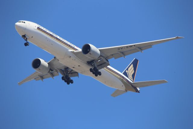 BOEING 777-300ER (9V-SWT)