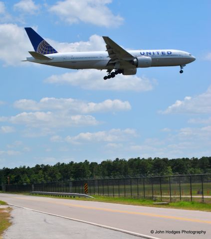 Boeing 777-200 (N78005)