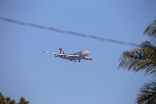 Boeing 747-400 (LX-UCV)