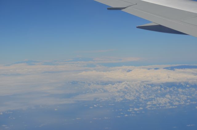 BOEING 767-300 (N588HA) - Great view of the islands of Hawaiian at 3600 feet.