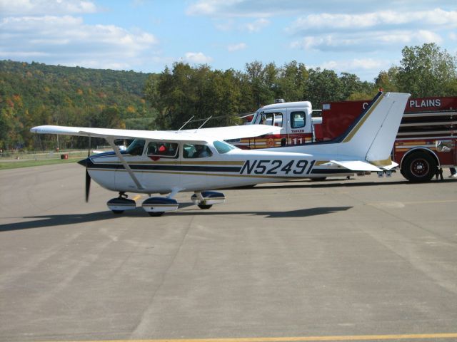 Cessna Skyhawk (N52491) - Taxiing out.