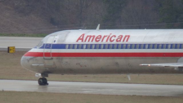 McDonnell Douglas MD-82 (N472AA) - American 332 arriving from DFW at b3:00 P.M.   Taken March 19, 2015.