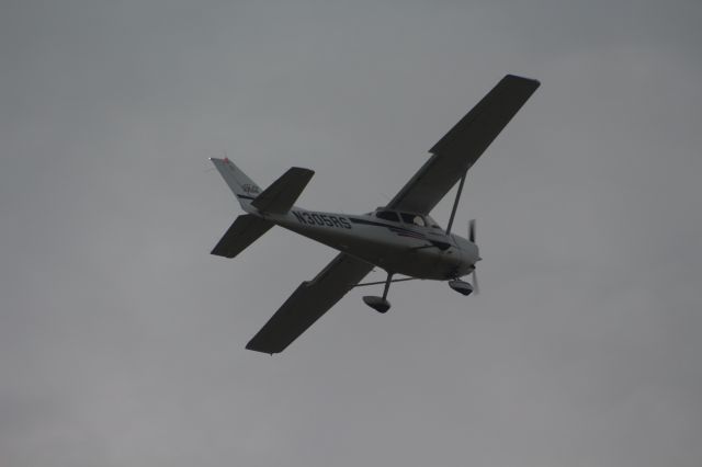 Cessna Skyhawk (N305RS)