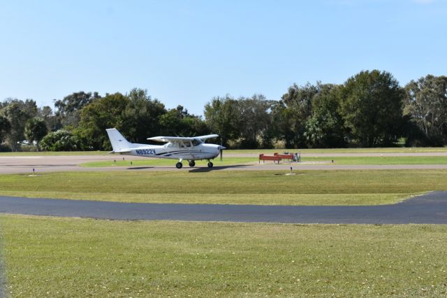 Cessna Skyhawk (N8922V) - My First Solo flight