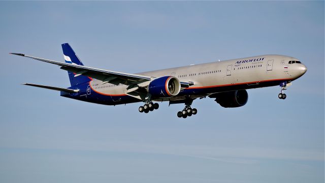 BOEING 777-300 (VQ-BQB) - BOE335 on final approach to Rwy 16R to complete a flight test on 1/26/14. (LN:1167 cn 41687).