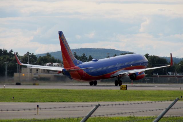 Boeing 737-800 —