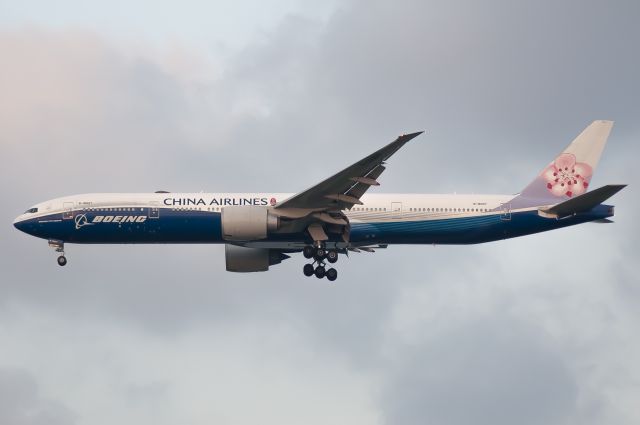 Boeing 777-200 (B-18007)