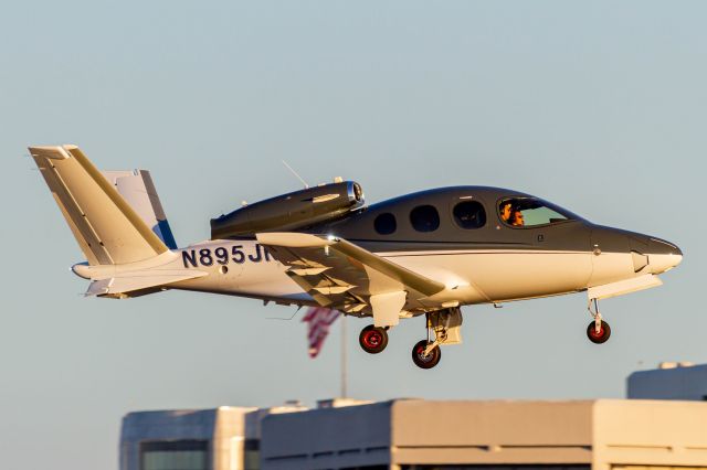 Cirrus Vision SF50 (N895JK)